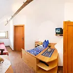 Hotel Schloss Saalhof 2*