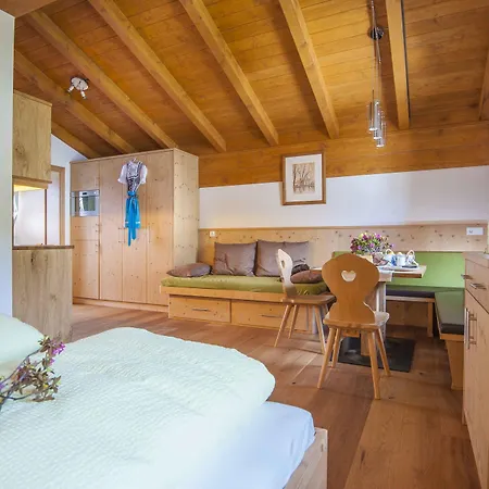 Schloss Saalhof Hotel 2*