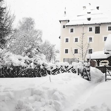Schloss Saalhof 酒店 2*